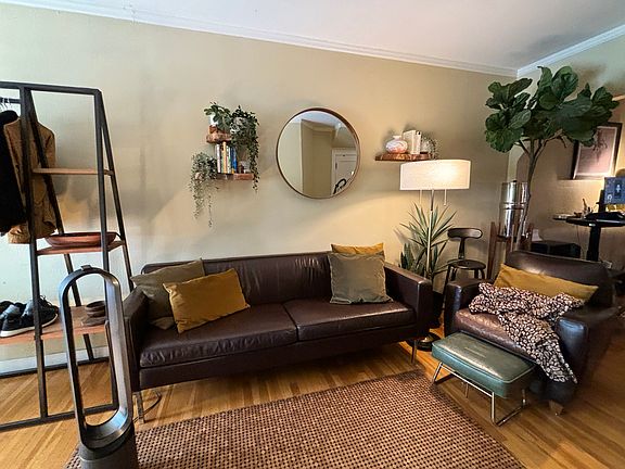 2nd image of 2939 SE Hawthorne Blvd #2939