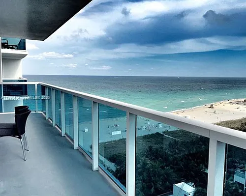 2301 Collins Ave Photo 1