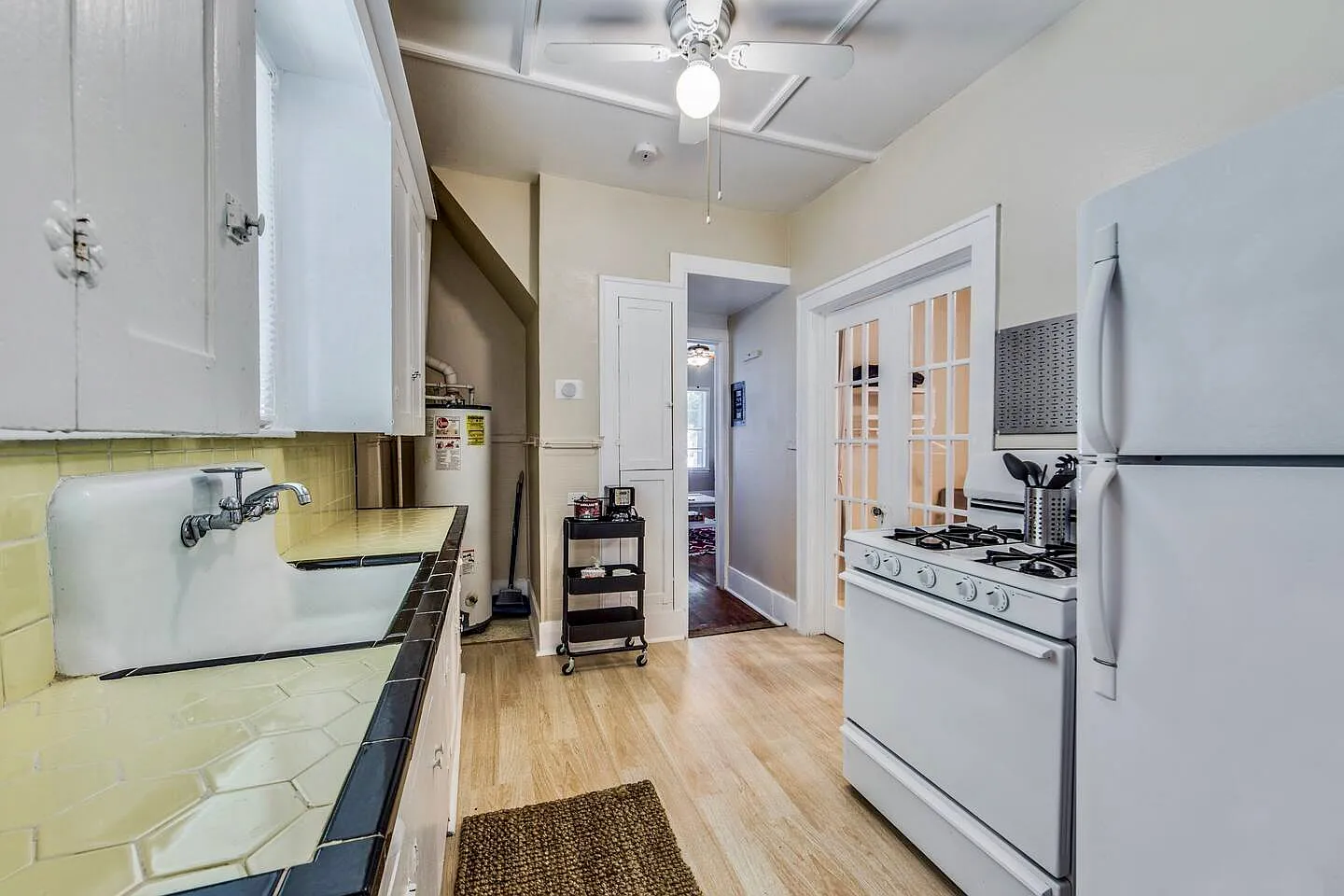 2 bed, 2442 sqft, $1,200 — Photo 4