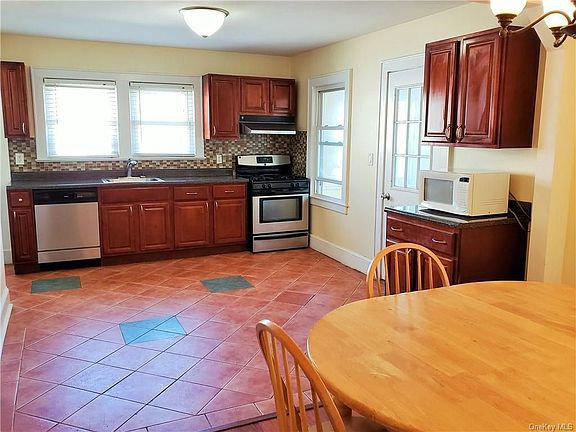 4th image of 20 Longdale Ave #2
