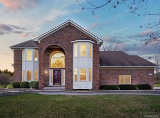 3201 Rhode Island Dr, Troy, MI 48083