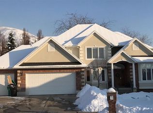 295 W Sunset Cir, Centerville, UT 84014