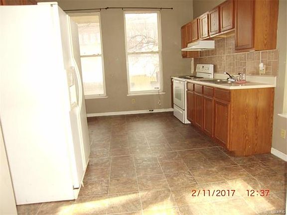 3rd image of 1632 Helen St