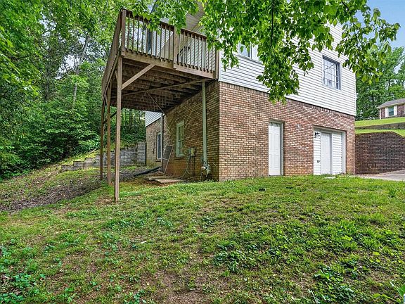 3rd image of 124 Fox Hill Dr
