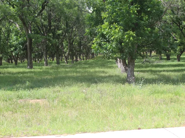 200 Poco Bueno Ct, Granbury, TX 76049