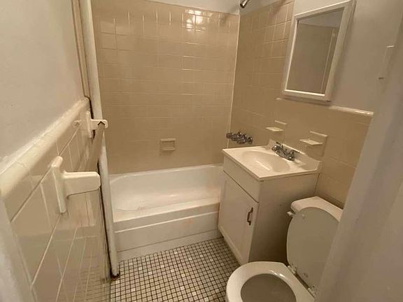 4th image of 44 E 63rd St #1F