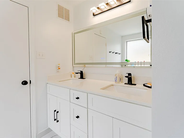 7602 Little Thicket Ct — Photo 19
