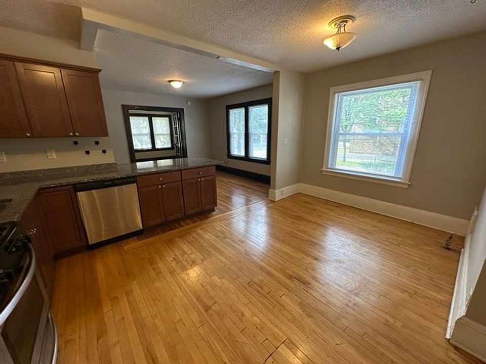 1st image of 422 Pierce St N APT 1