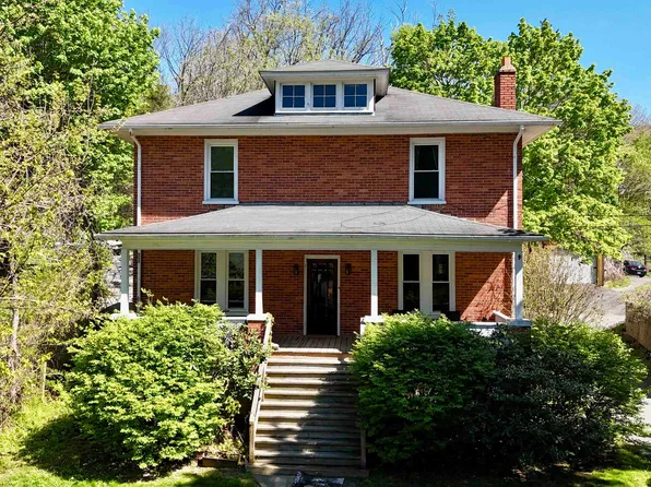 5642 Sam Snead Hwy, Hot Springs, VA 24445