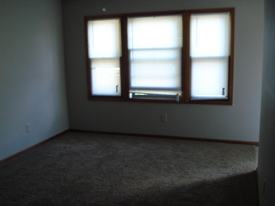 2nd image of 215 W 13th St