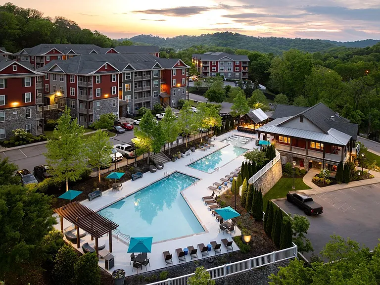 The Lodge Bellevue — Photo 33