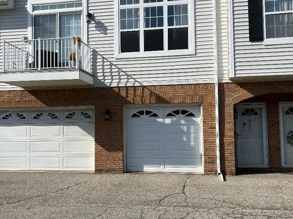 613 Olde English Cir, Howell, MI 48855