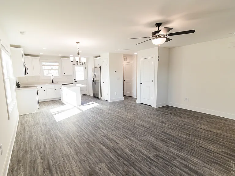 405 E Union St — Photo 14