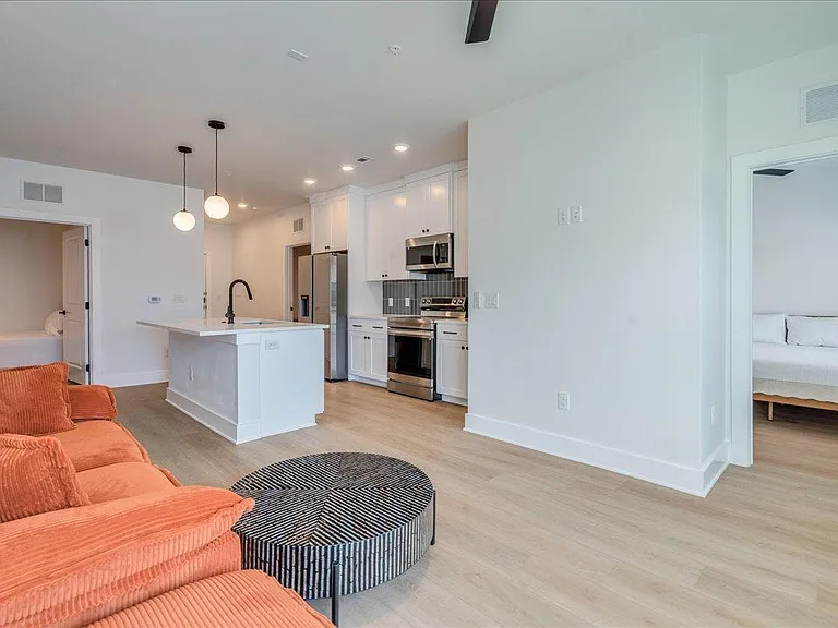 3000 Duval St #102 — Photo 10