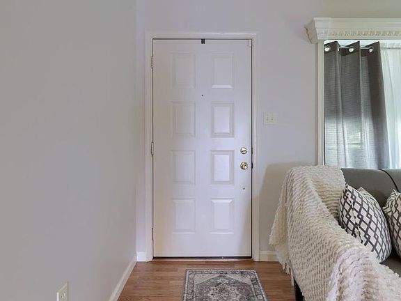 4th image of 108 Hawk Ln