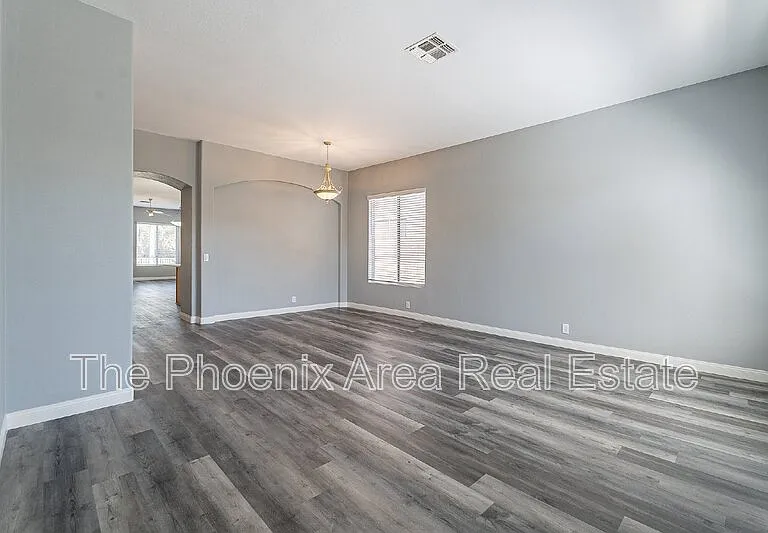 231 S Beverly St — Photo 5