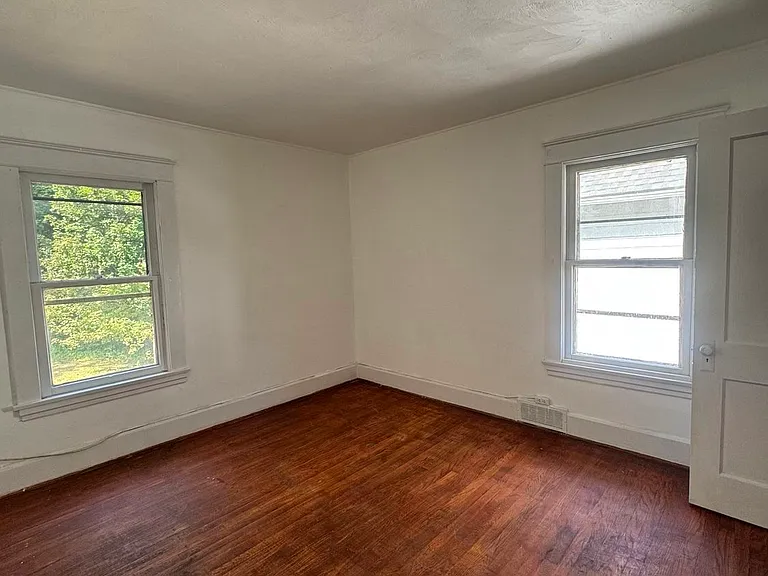 454 Lexington Ave — Photo 6
