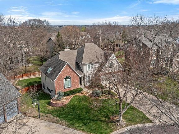 2nd image of 15209 Maple Ct