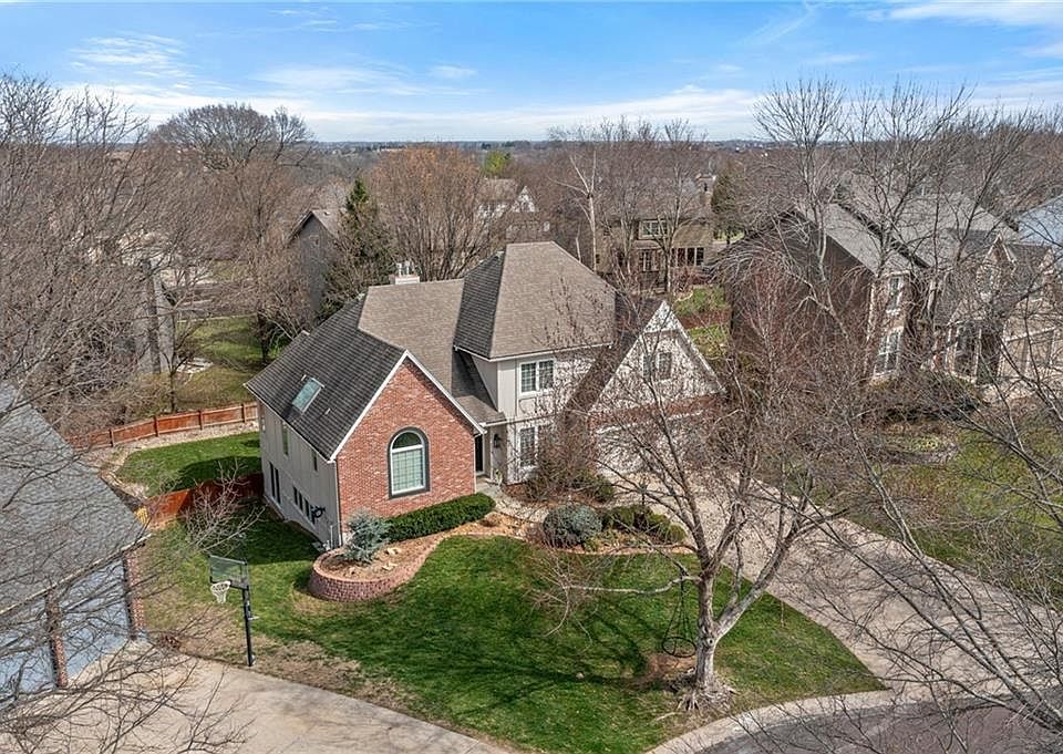 15209 Maple Ct, Overland Park, KS 66223 | Zillow