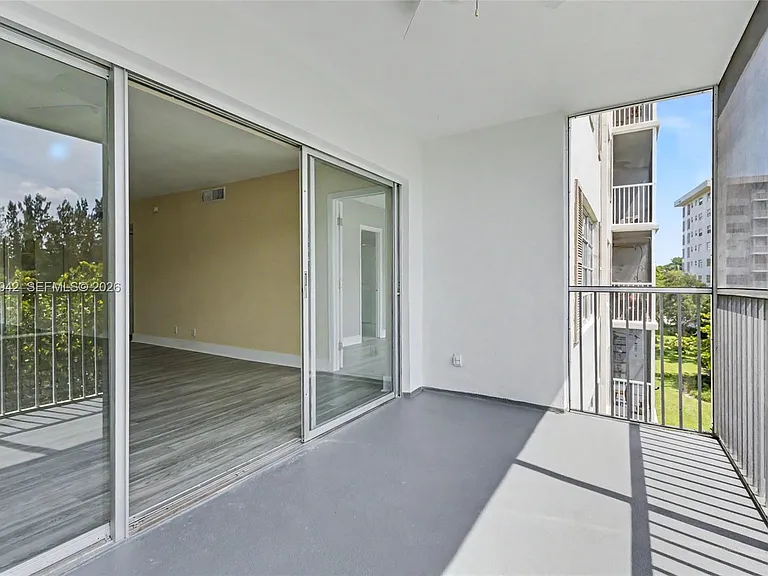 3250 N Palm Aire Dr #406 — Photo 34