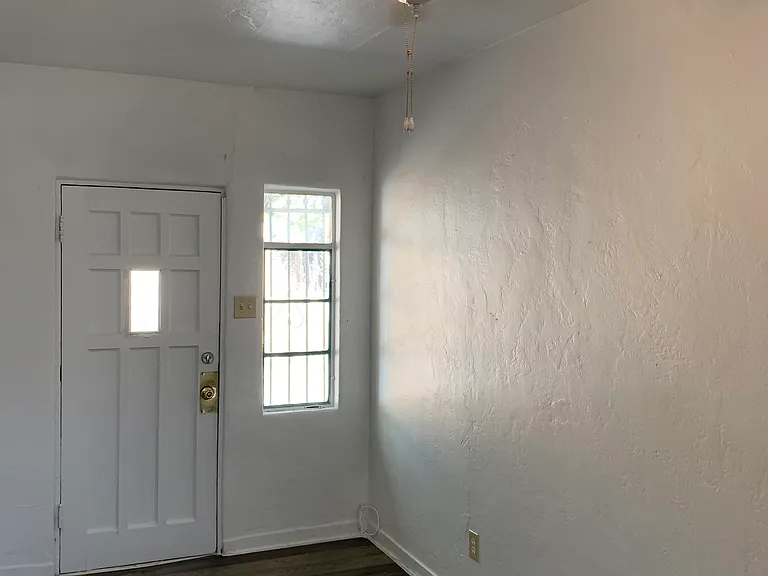 Updated 1 Bedroom in the Heart of Edo — Photo 31