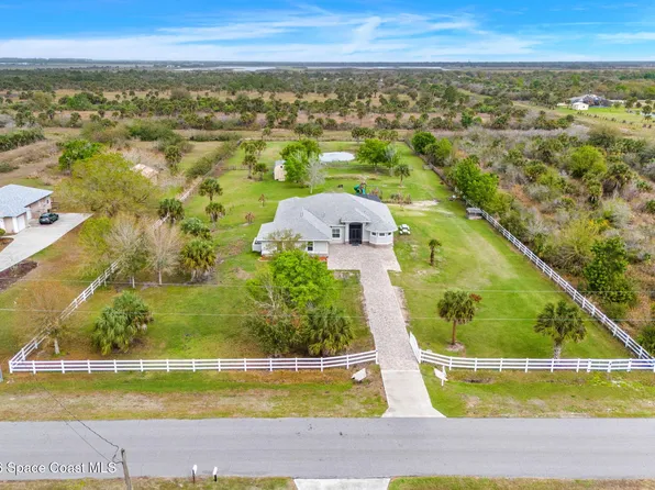 322 Trotters St, Palm Bay, FL 32909