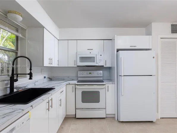 129 SE 4th St #2, Hallandale Beach, FL 33009