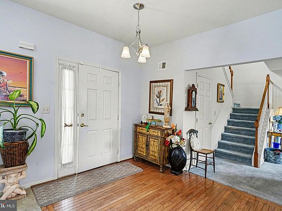 5th image of 44 Stuart Dr #44