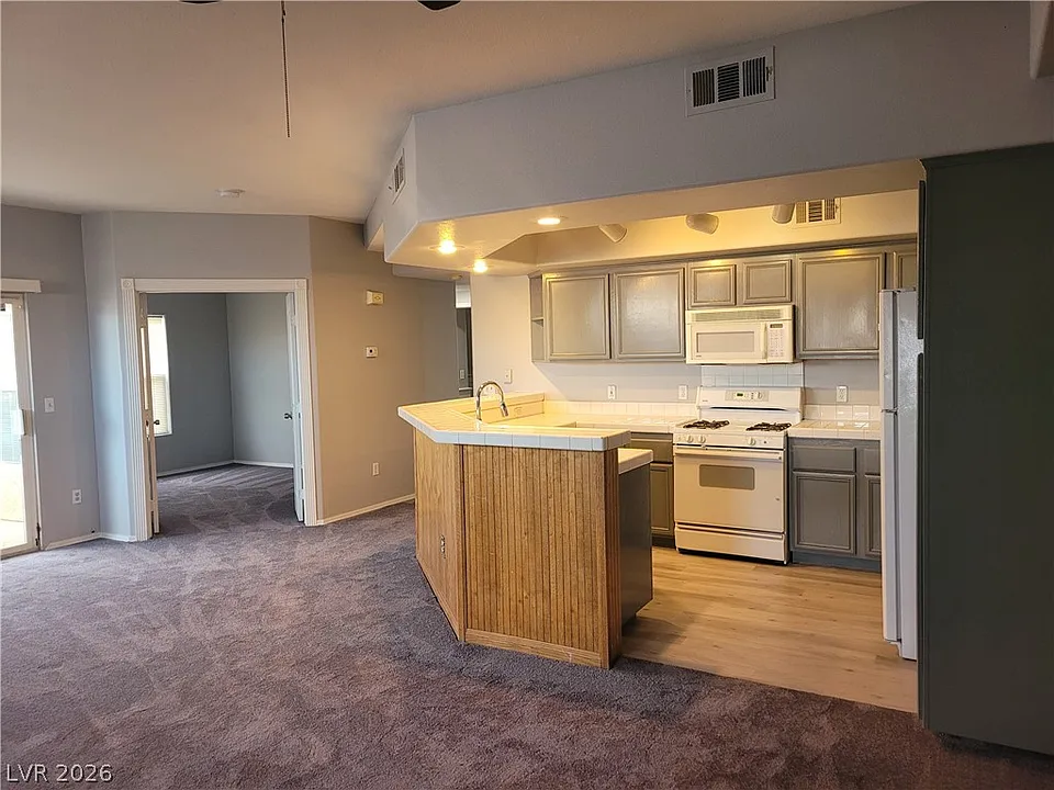 6917 Cobre Azul Ave #202