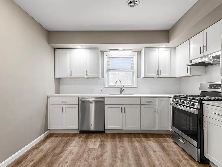 305 N Elizabeth St — Photo 18