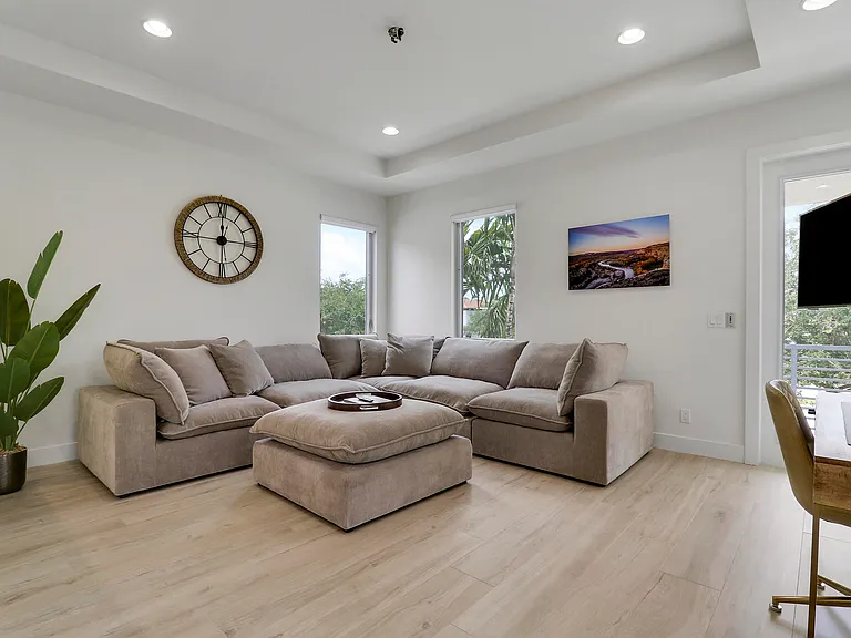 5029 Grandiflora Rd — Photo 10