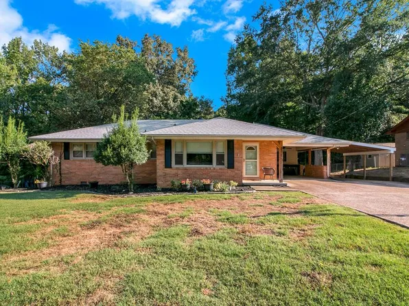 311 Oakwood Ln, Paris, TN 38242