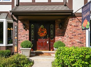 2034 Chatham Dr, Wheaton, IL