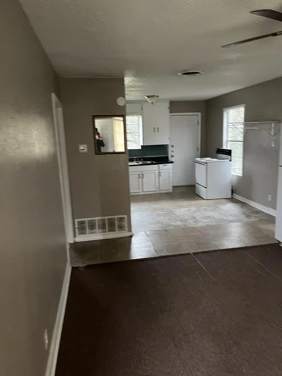Building Photo - 803 Southside Dr #A