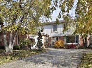 3702 Torrey Pines Pkwy, Northbrook, IL