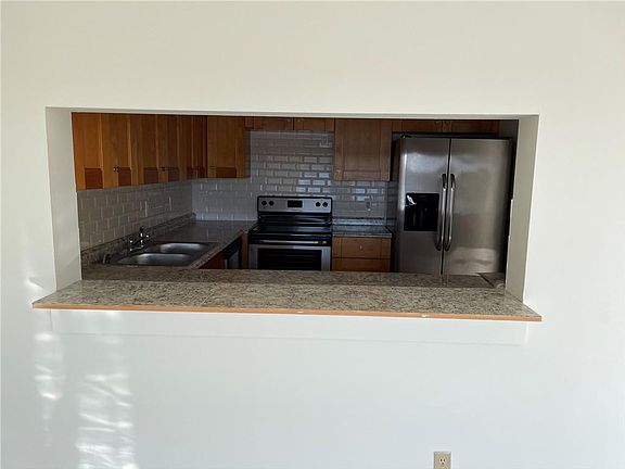 2nd image of 607 Lincoln Court #607