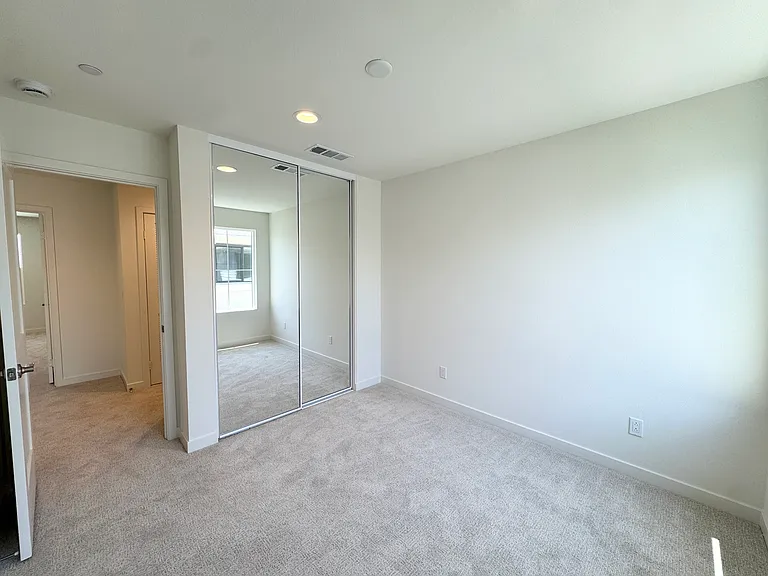 2554 Delphinium Ln — Photo 24