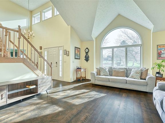 2nd image of 27 Edenfield Rd
