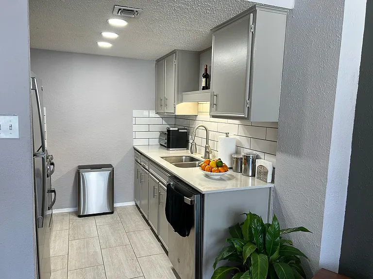 1800 Lavaca St — Photo 4