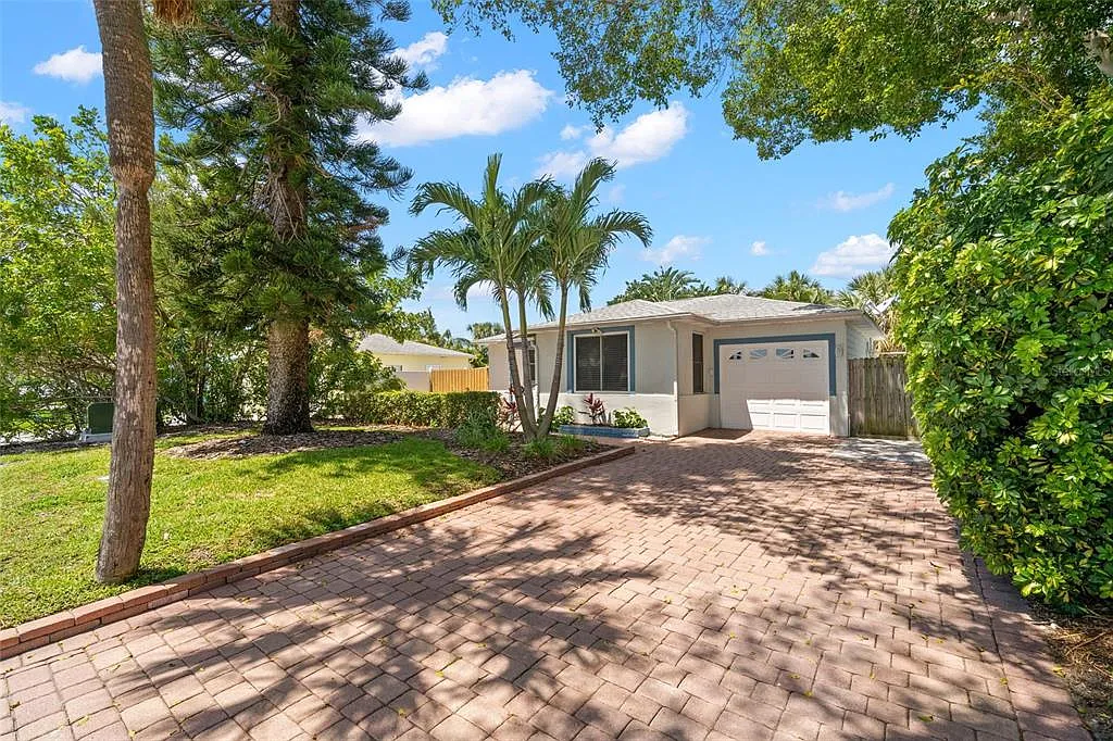 2 bed, 1.5 bath, 866 sqft, $3,490 — Photo 3
