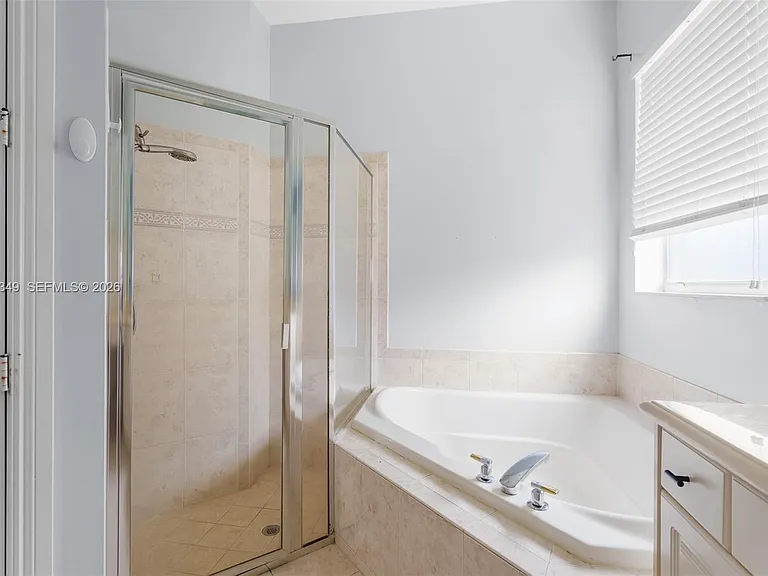 10635 NW 61st Ct — Photo 33