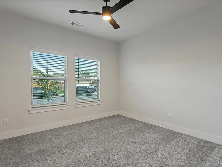 97 N Adler Ave — Photo 15