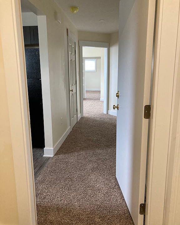 Entryway of apartment/hallway