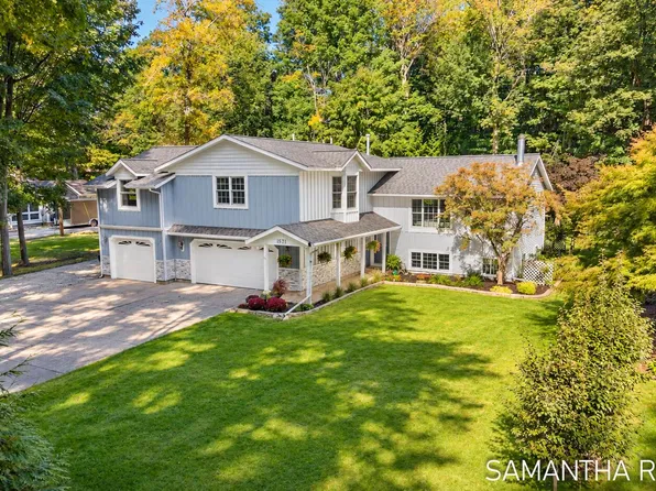 1571 Waukazoo Dr, Holland, MI 49424