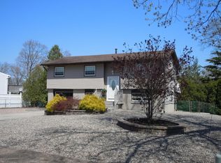 581 Deer Ln, Toms River, NJ