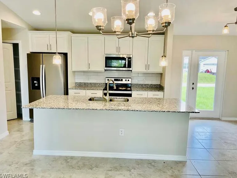 2218 NW 6th Pl — Photo 12