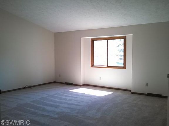 2nd image of 8746 Cottonwood Dr