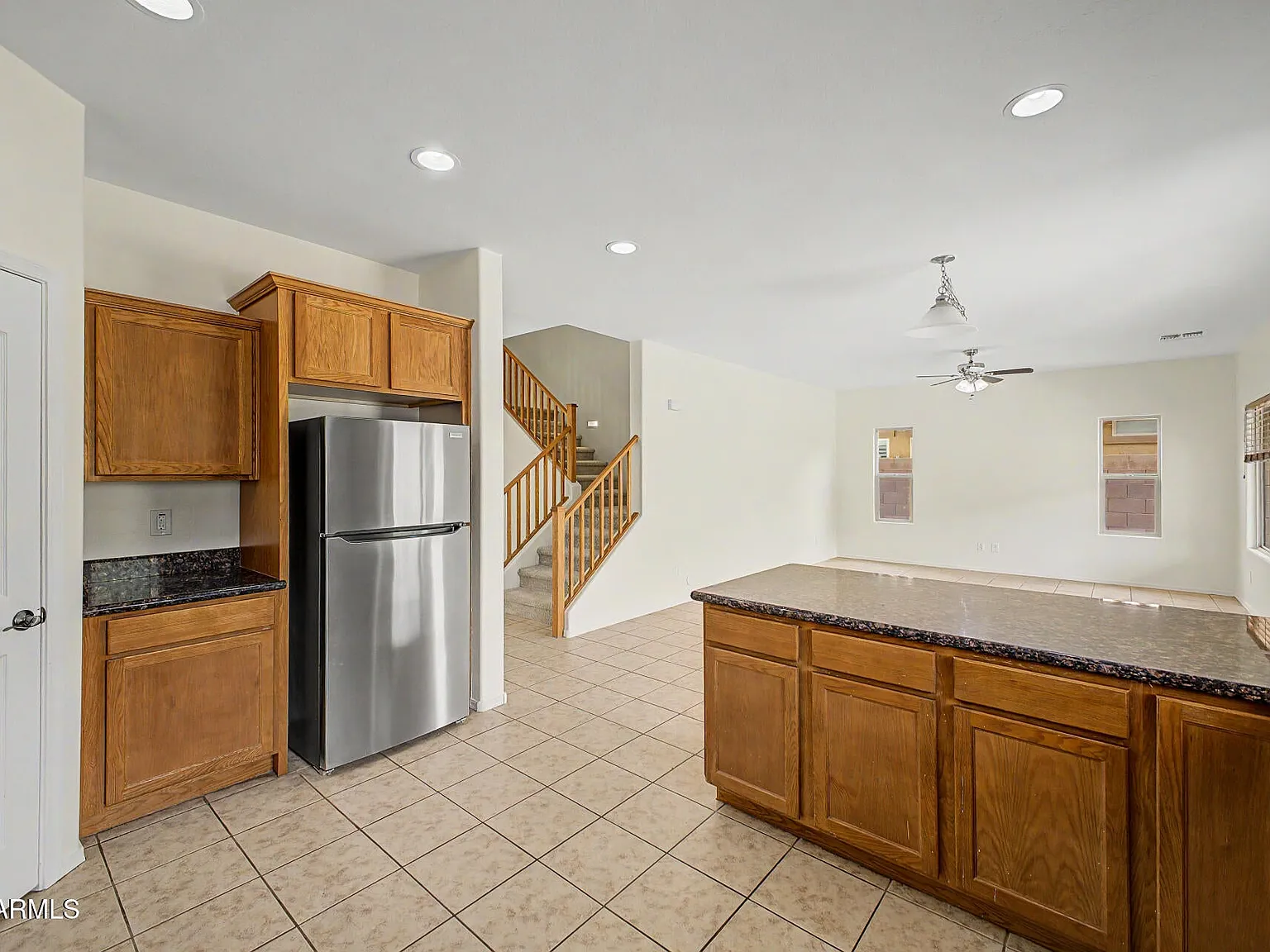 6 bed, 3167 sqft, $3,300 — Photo 3