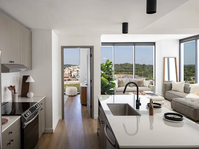 Emmi Midtown — Photo 15