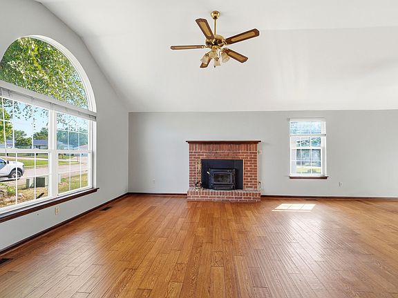 2nd image of 4914 Orchard Ln